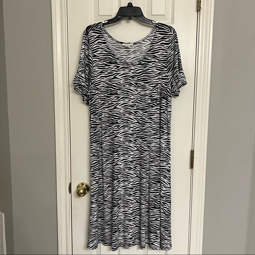 Westbound Womens Size Large Dress. Black/White print. Stretchy, Cool Material👗